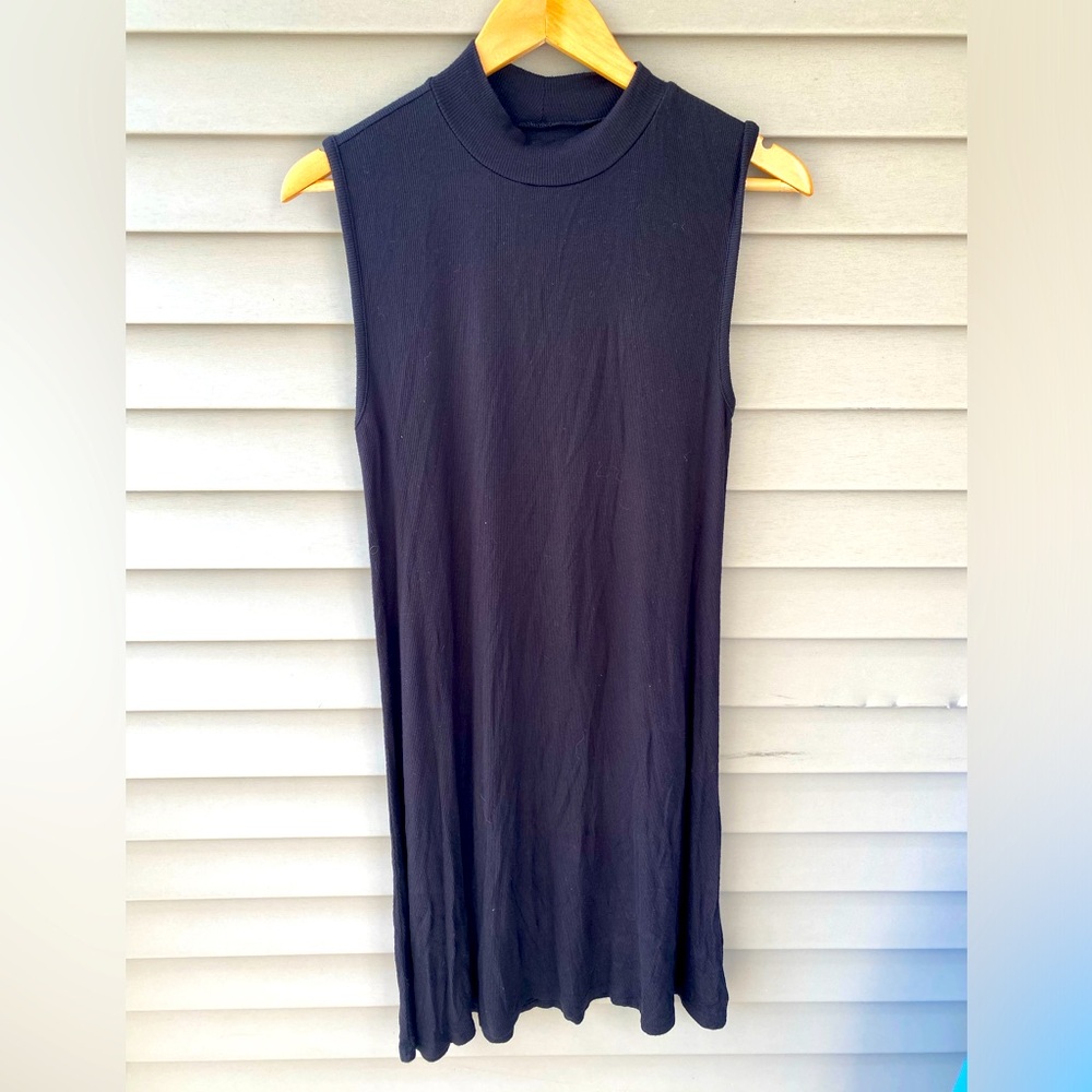 GAP Luxe Lightweight Little Black Dress - Women’s Size M